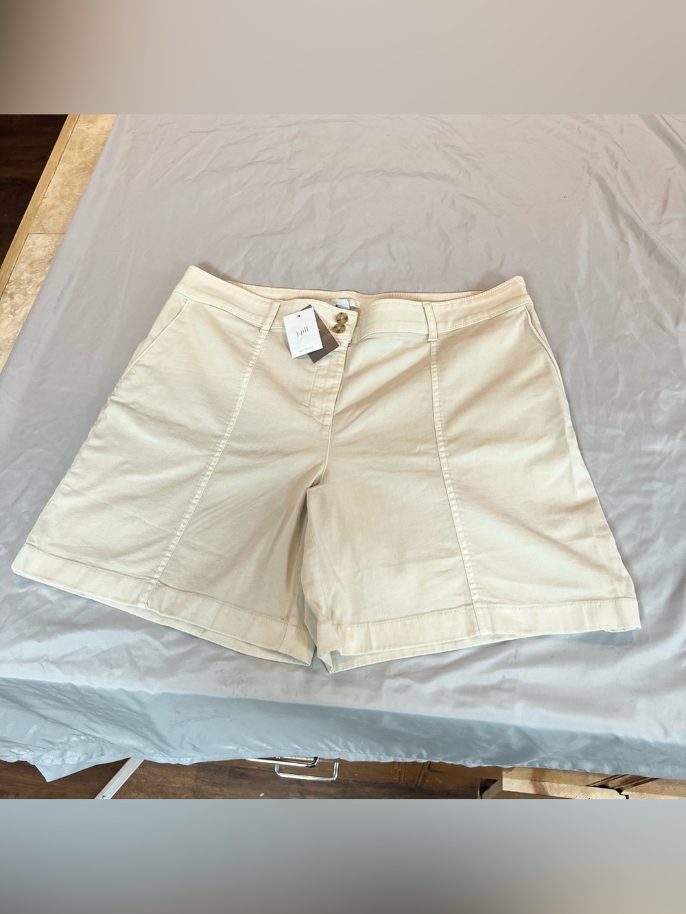 J. Jill Lt Pebble Beige Chino Khaki Shorts 16 Classic Seam Front Coastal Golf